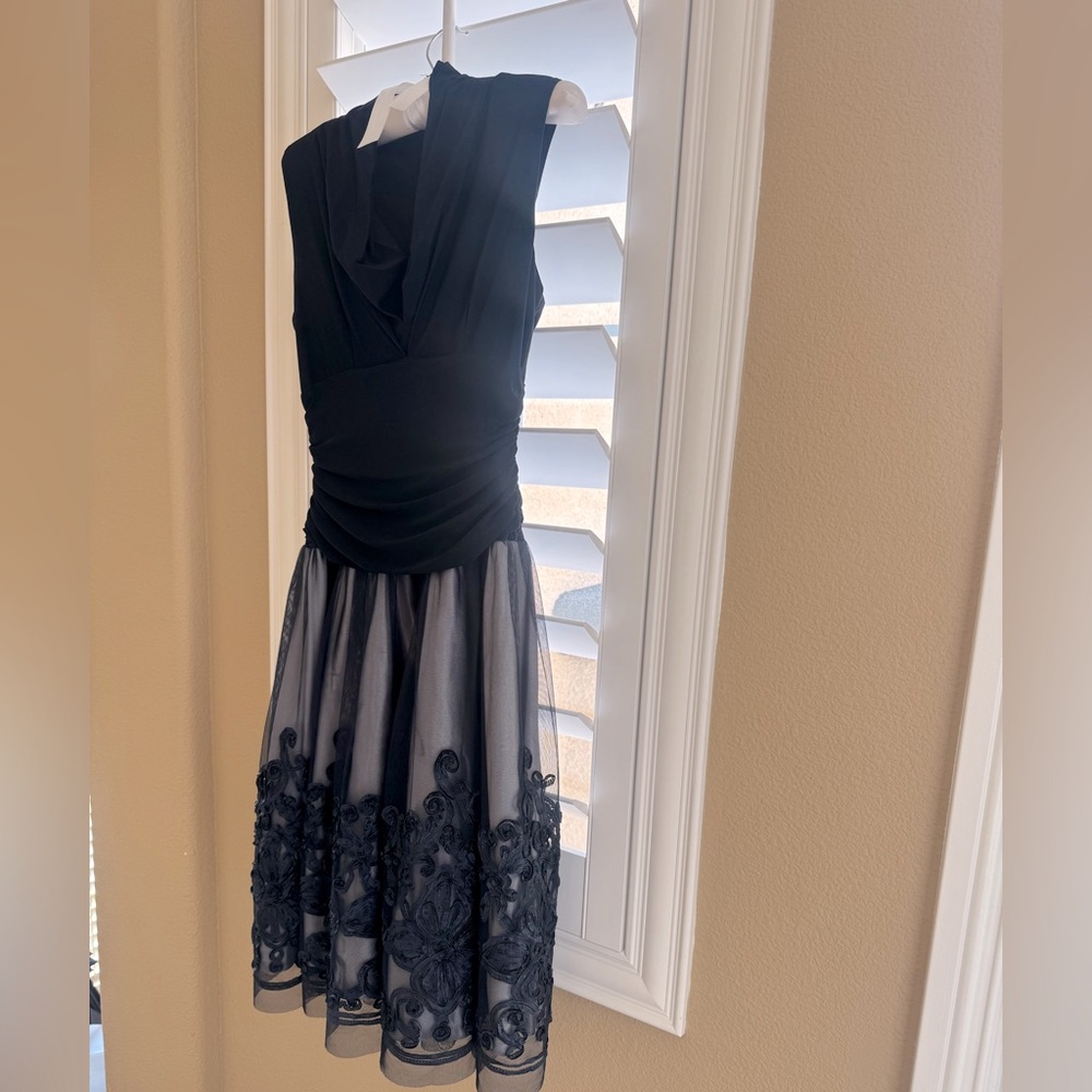 SLNY Navy Blue Cocktail Dress – Size 4 – Elegant Embroidered Skirt